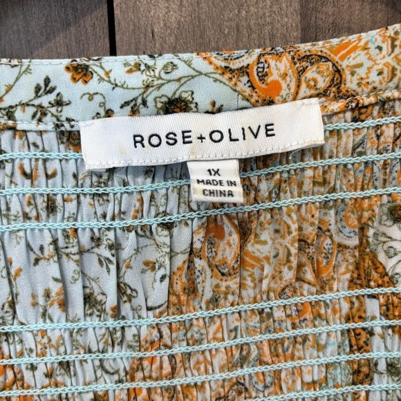 Rose and Olive 1X Top Tunic V Neck Button Down Smocking Boho - Picture 4 of 10